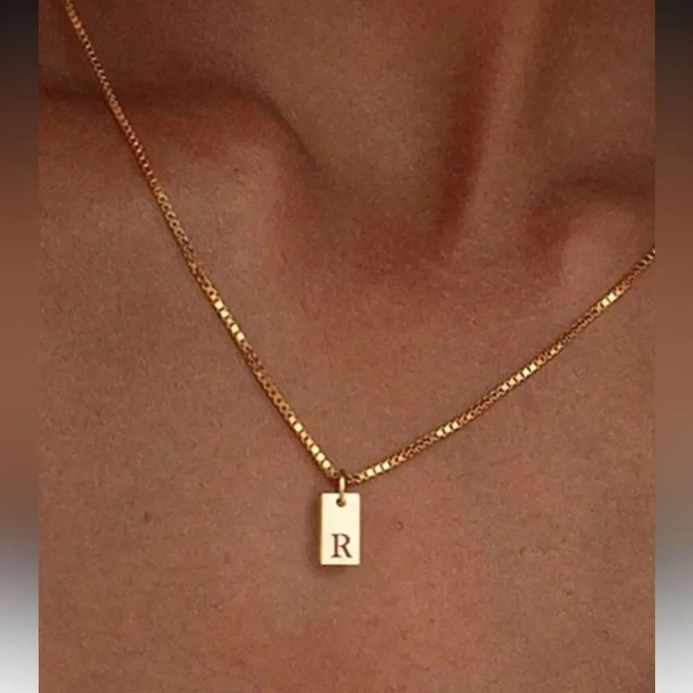 Elegant Initial R Pendant A1495